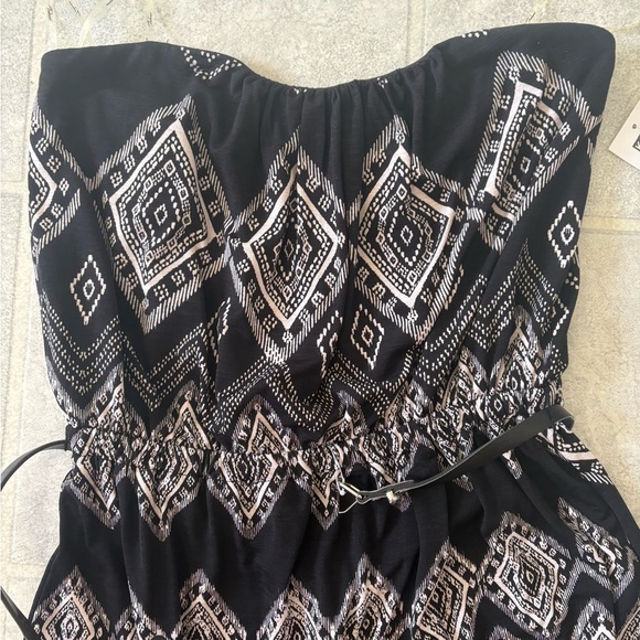 Black and White Geometric Dress - Picture 2 of 4